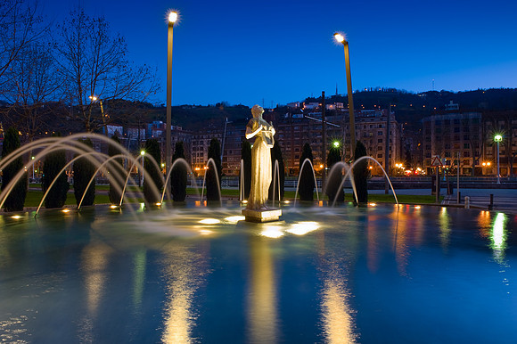 Bilbao - Fountain in Paseo de Uribitarte at Dusk