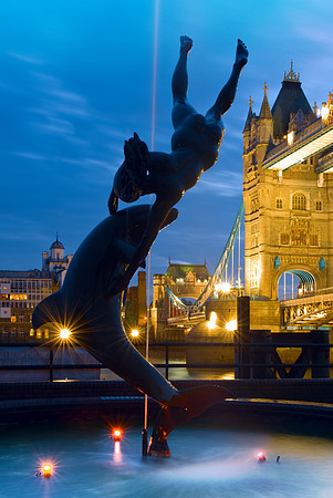 London - Girl with a Dolphin by David Wynne