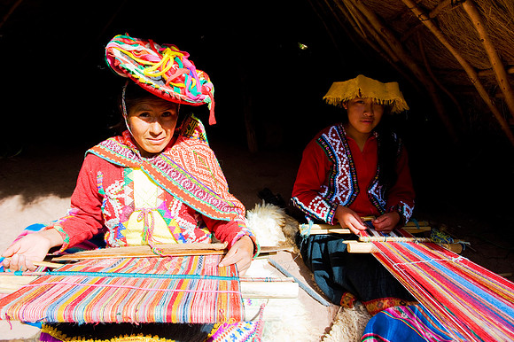 Cusco - Weavers in Awana Kancha