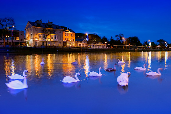 Bedford - Bedford Swan Hotel in the River Great Ouse