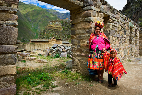Ollantaytambo - Quechua Woman and Child in Traditional Clothes