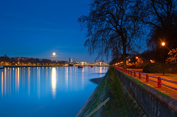 London - Full Moon over Chelsea Bridge