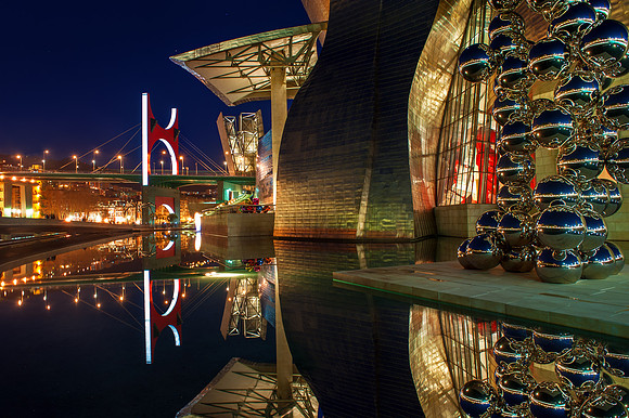 Bilbao - Tall Tree and the Eye by Anish Kapoor, 2009
