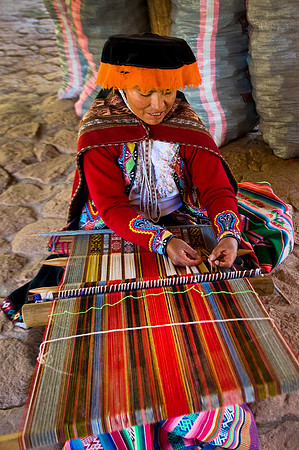 Cusco - Weaver in Awana Kancha