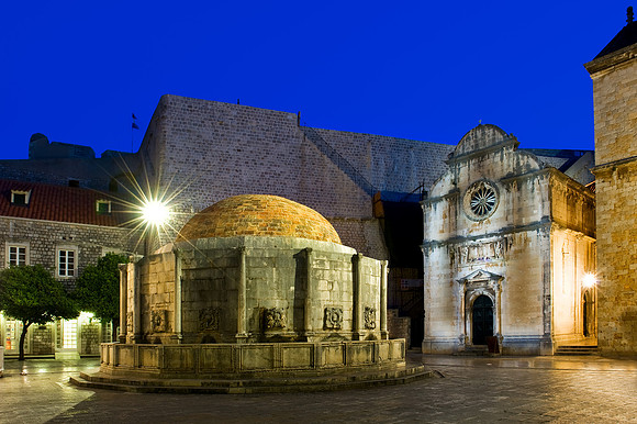Dubrovnik - Onofrio Fountain at Dawn